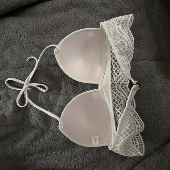 White bikini top with lace accents - Picture 2 of 5